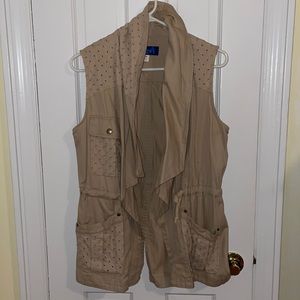 Francesca’s Sleeveless Vest (SWEATER NOT INCLUDED)